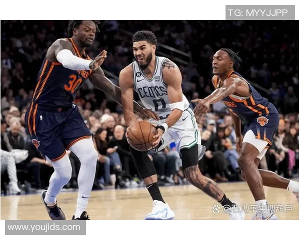 哈特迅速推进反击完成精彩上篮并成功制造21机会 哈特迅速推进反击完成精彩上篮并成功制造21机会