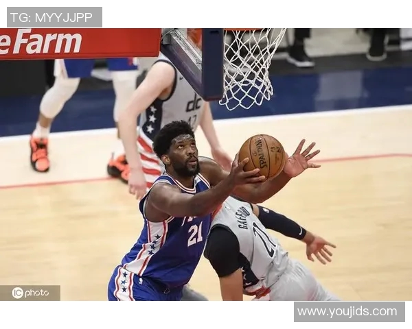 杨瀚森接球起飞 单手劈扣拿下两分 杨瀚森接球起飞 单手劈扣拿下两分