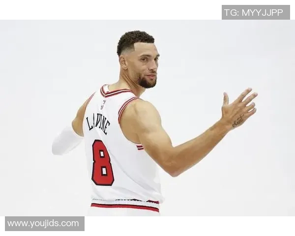 效率挺高!拉文第一节三分3中2砍下8分3助攻 正负值+8 效率挺高!拉文第一节三分3中2砍下8分3助攻 正负值+8