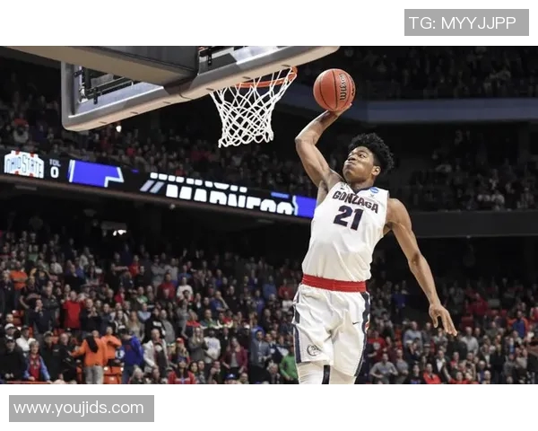 禁区失守!湖人内线得分输活塞30分,艾顿仅摘下2个篮板 禁区失守!湖人内线得分输活塞30分,艾顿仅摘下2个篮板